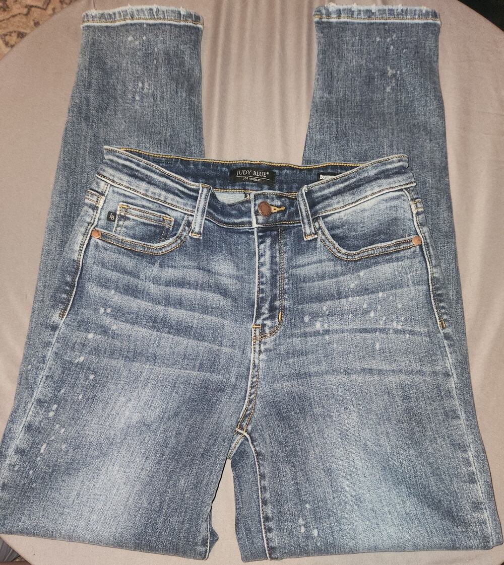 Judy Blue Women’s Jeans Faded Distress Boyfriend 3/26 (Fits Like A Size 4)